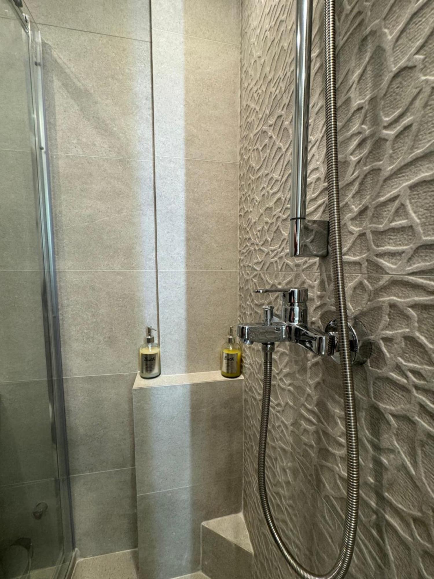 Dekolomvou Apartment Tesalonika Bagian luar foto